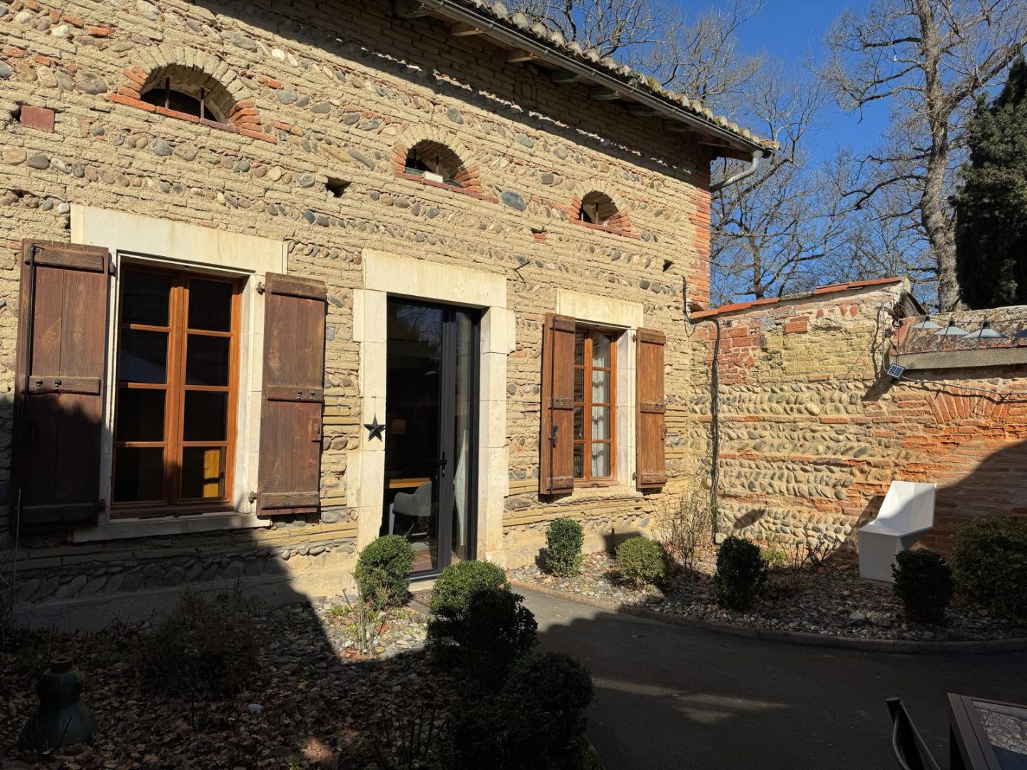 Vue de la façade du gite authentique