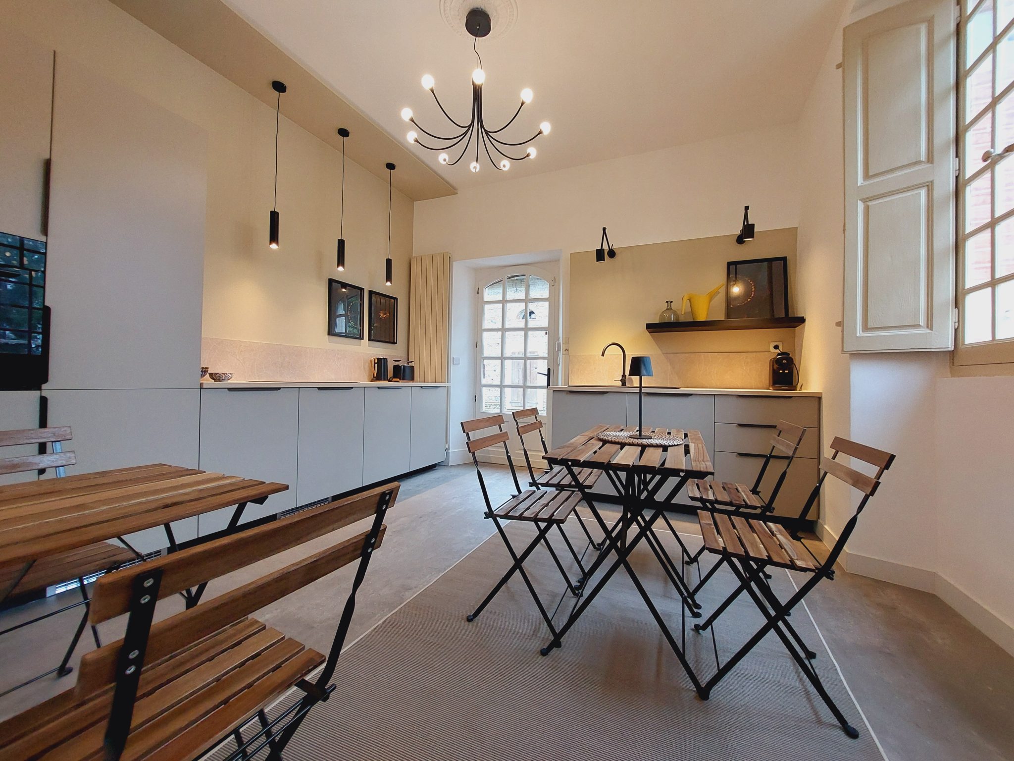 cuisine le prestige avec ses 3 tables