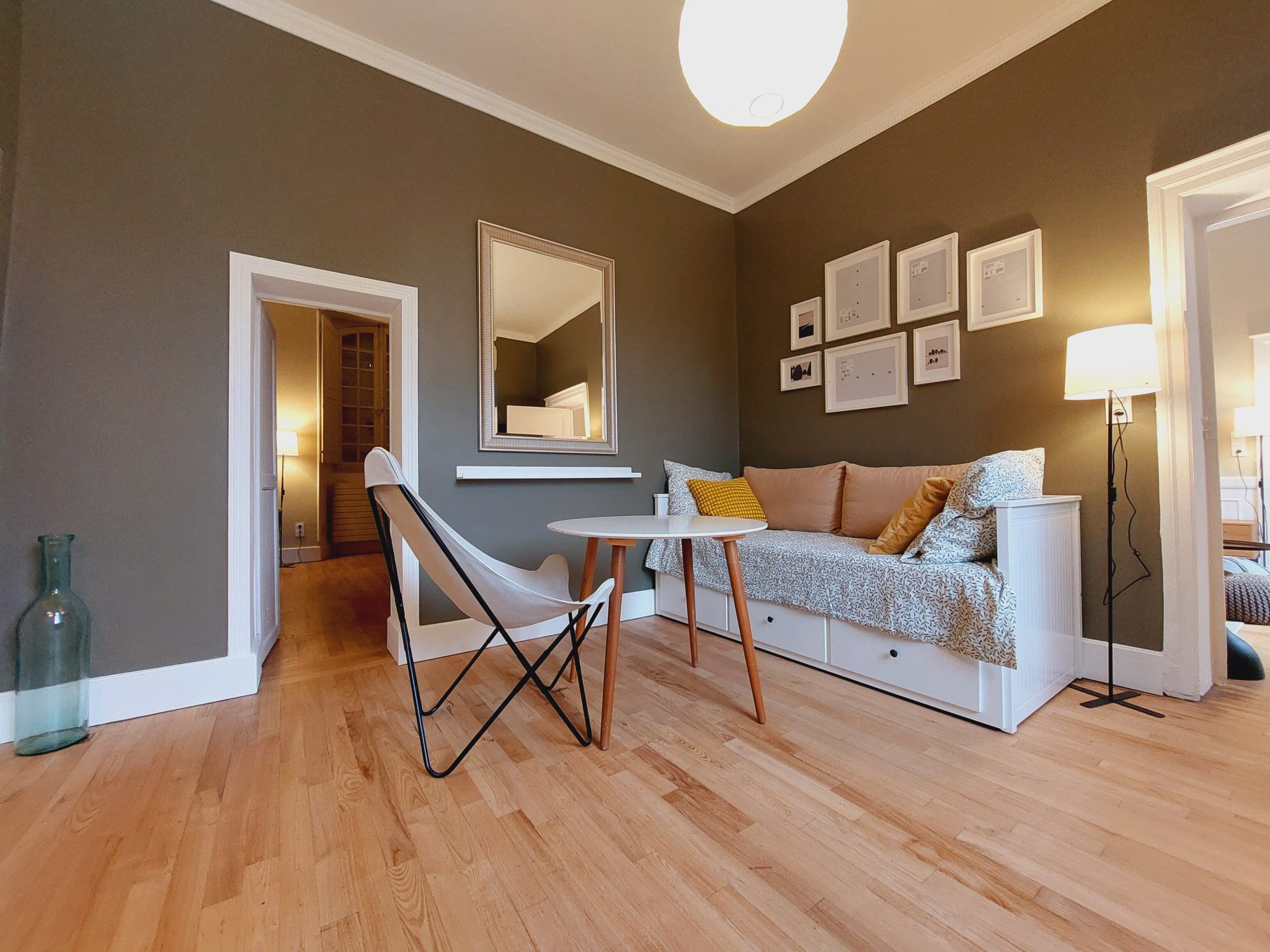 autre vue du salon avec canape convertible