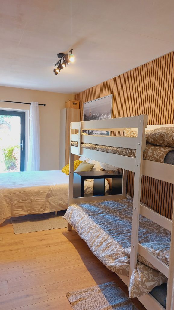 Chambre double avec lit superpose